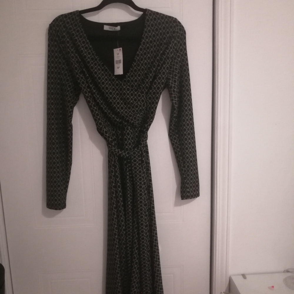 Suzy Shier Geometric Black and White Long Sleeve Dress